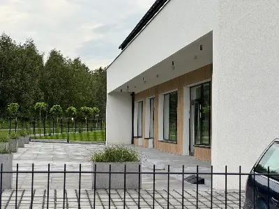 Budynek usługowy z częścią mieszkalną UC69a — wizualizacje 8
